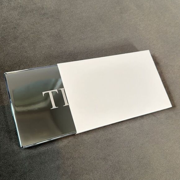 TIGI Professional Cosmetics High Density Eyeshadow Palette 8 Colors Mirror NEW - Picture 6 of 9